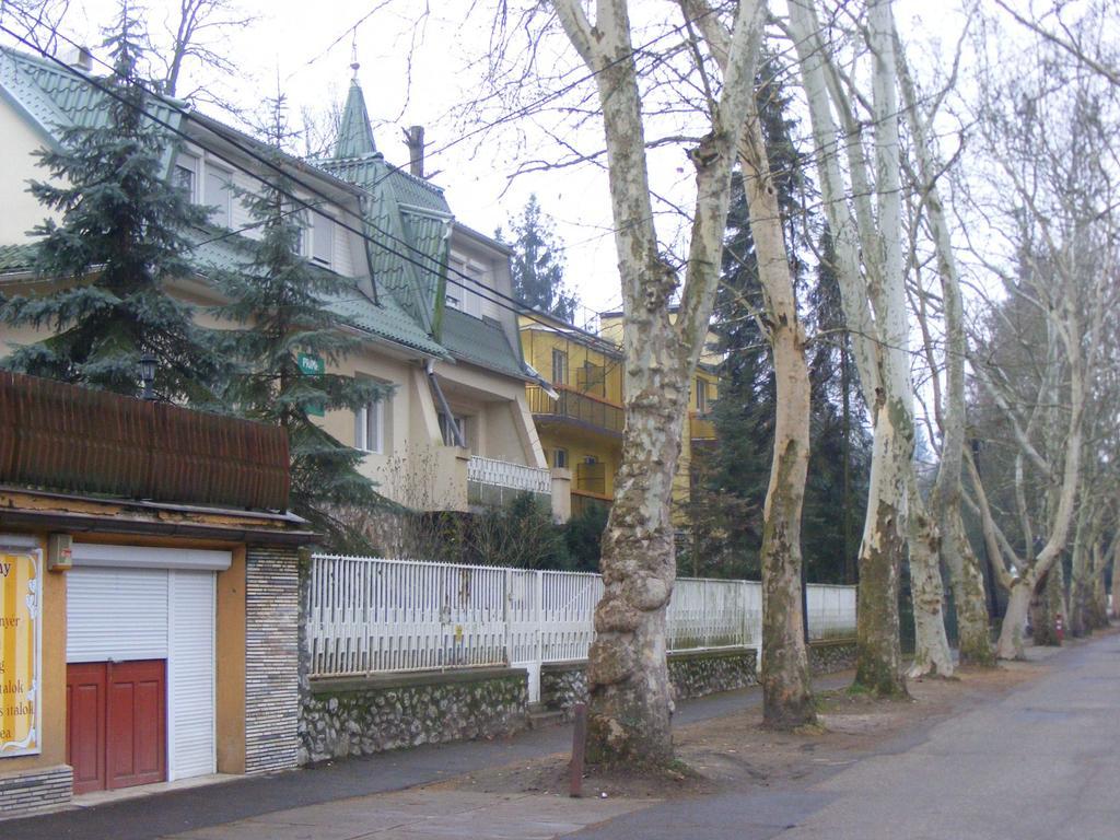 Prima Piheno Hotel Miskolc Exterior photo